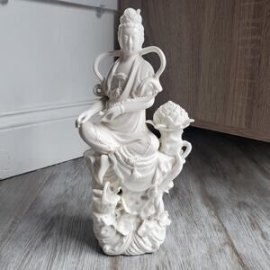 Vintage White Porcelain Chinese Goddess Kwan Yin Guan Yon Figure Statue by Toyo
